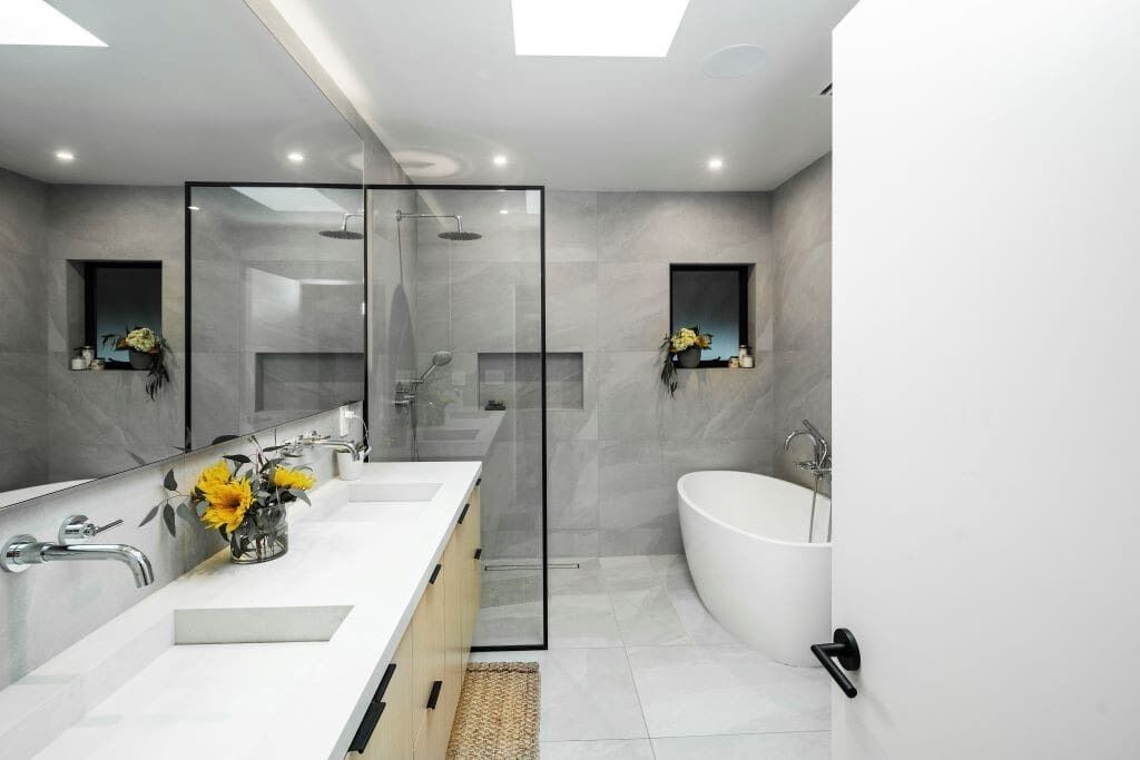 Photo of Bathroom in Miracle Mile