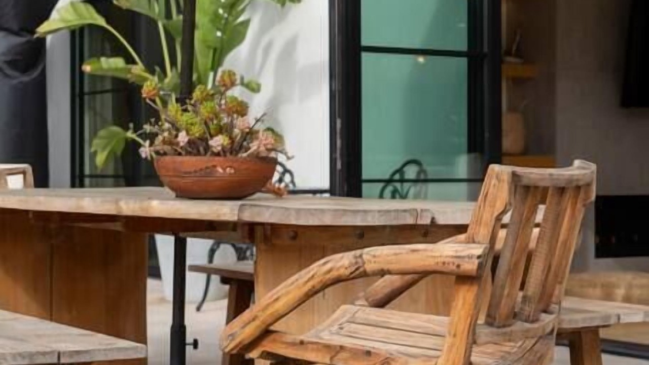 Photo of Outdoor in Miracle Mile