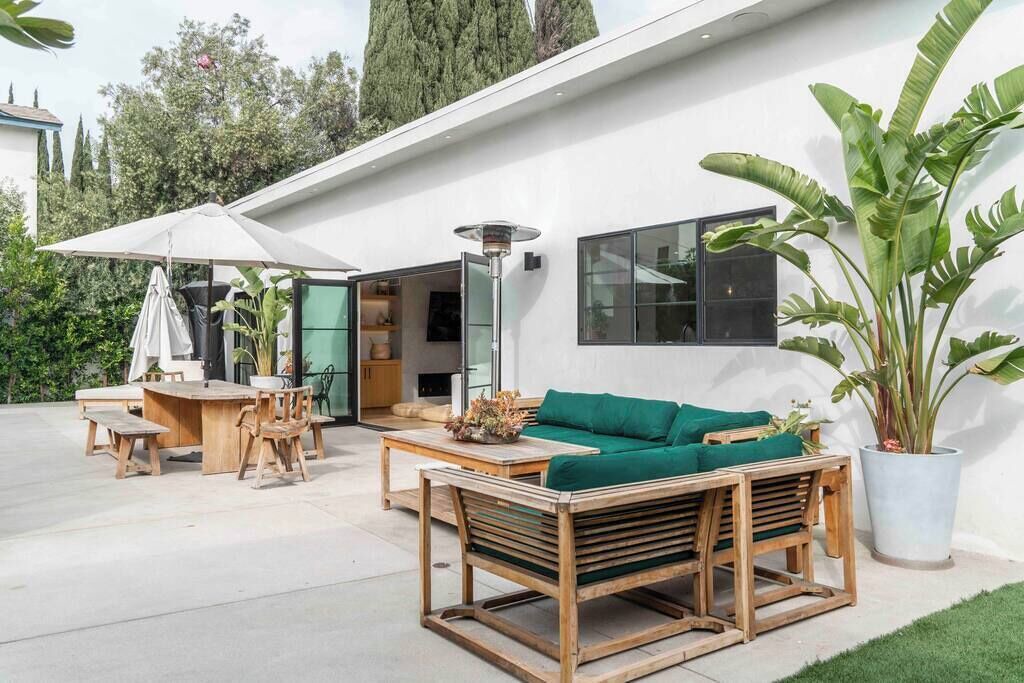 Photo of Outdoor in Miracle Mile