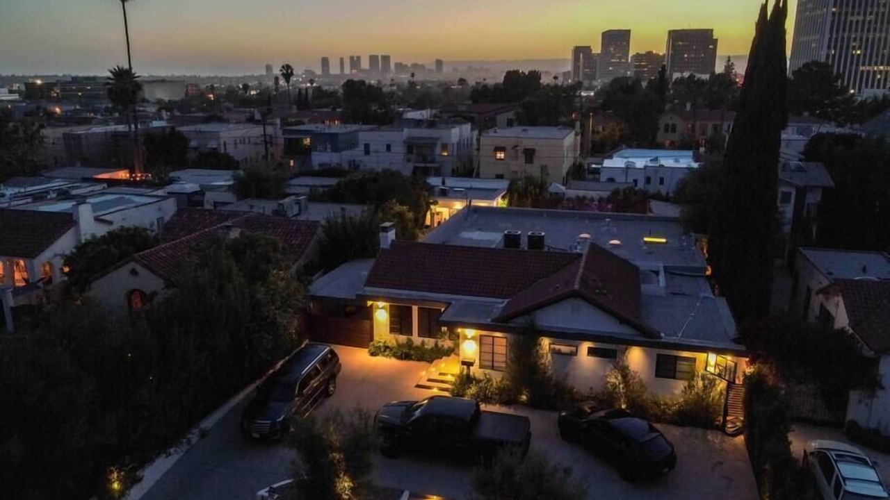 Photo of Outdoor in Miracle Mile