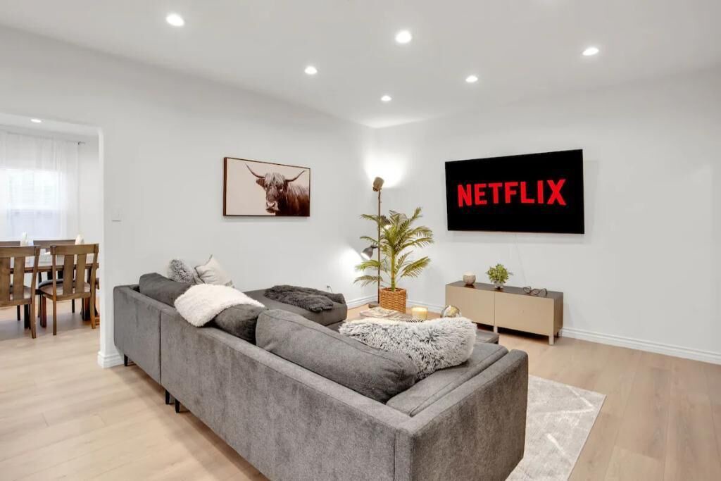 Photo of Livingroom in Valley Village
