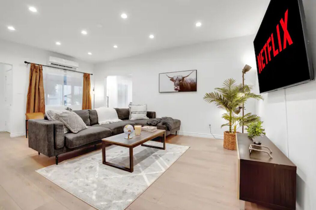 Photo of Livingroom in Valley Village