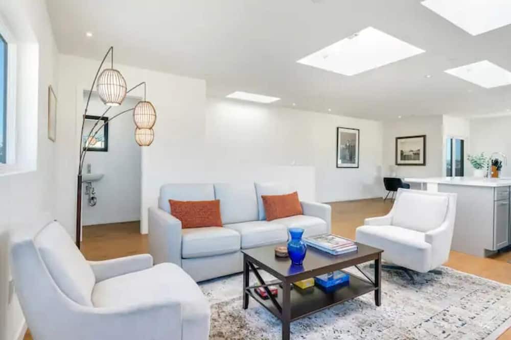 Photo of Livingroom in East Hollywood