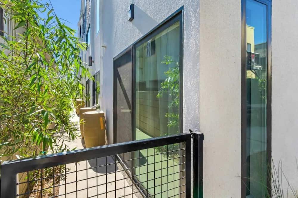 Photo of Outdoor in East Hollywood