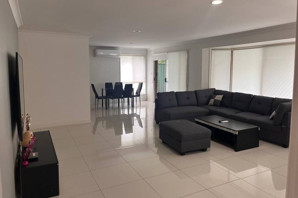 Photo of Livingroom in Calamvale