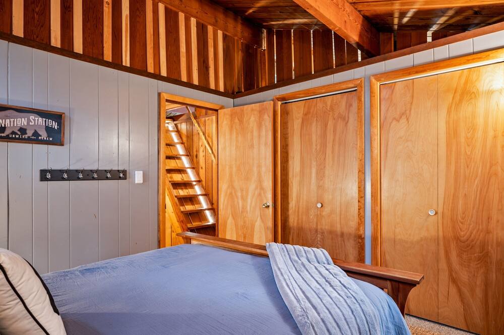 Photo of Bedroom in Scottsburg