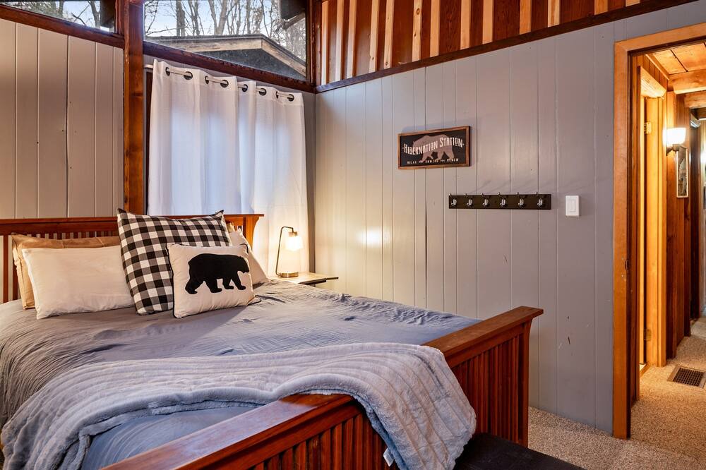 Photo of Bedroom in Scottsburg