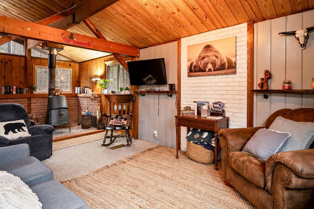 Photo of Livingroom in Scottsburg