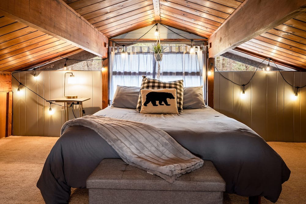 Photo of Bedroom in Scottsburg