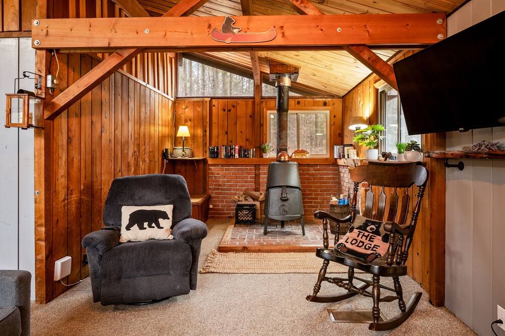 Photo of Livingroom in Scottsburg