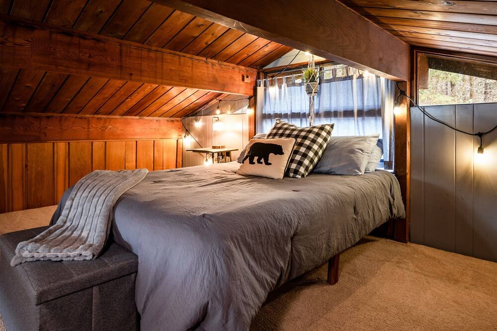 Photo of Bedroom in Scottsburg