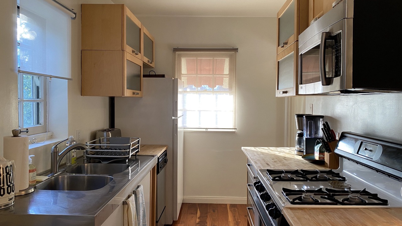 Photo of Kitchen in Greater Wilshire - Hancock Park