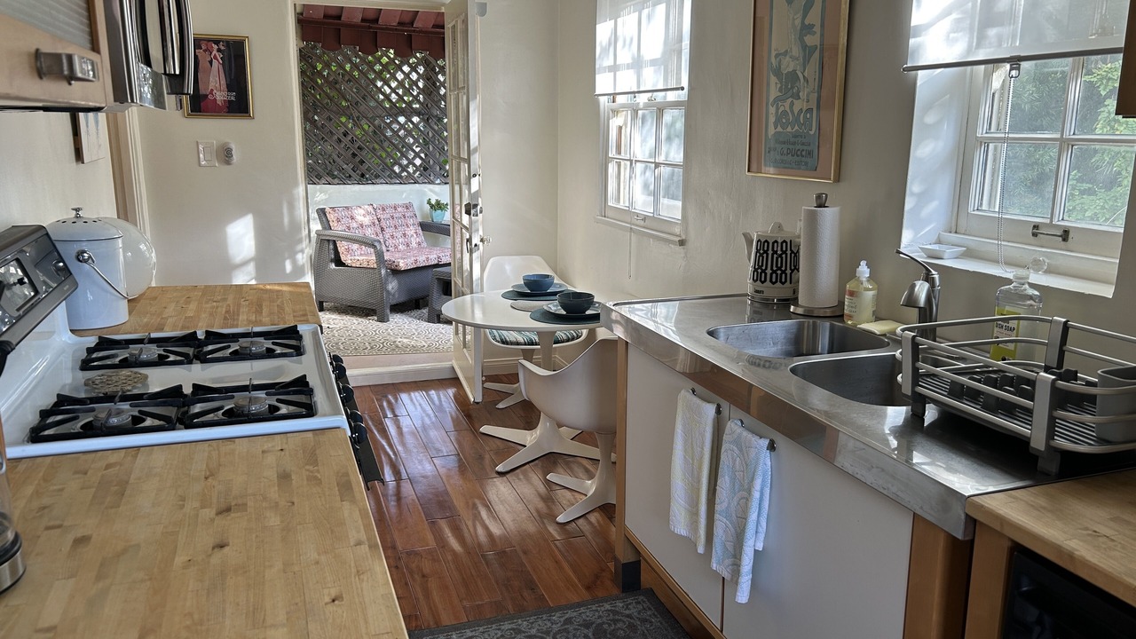 Photo of Kitchen in Greater Wilshire - Hancock Park