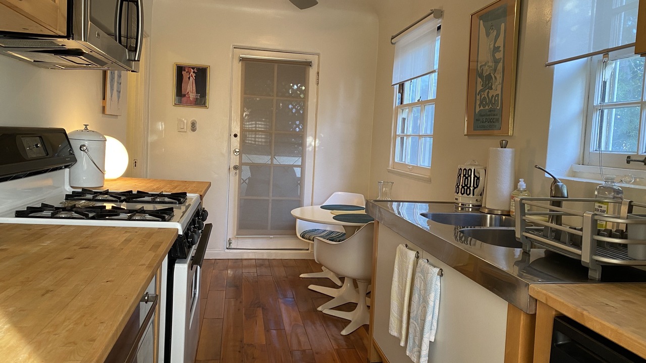Photo of Kitchen in Greater Wilshire - Hancock Park