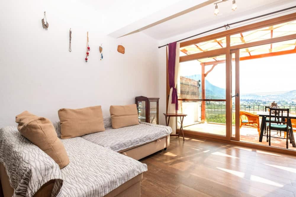 Photo of Livingroom in Golturkbuku