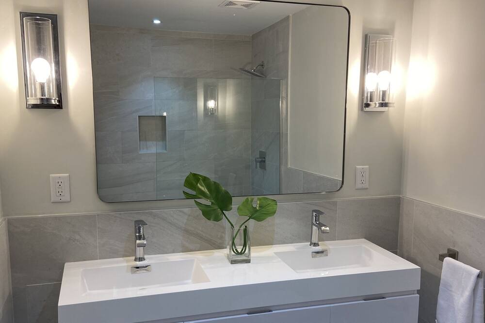 Photo of Bathroom in Palm Cay
