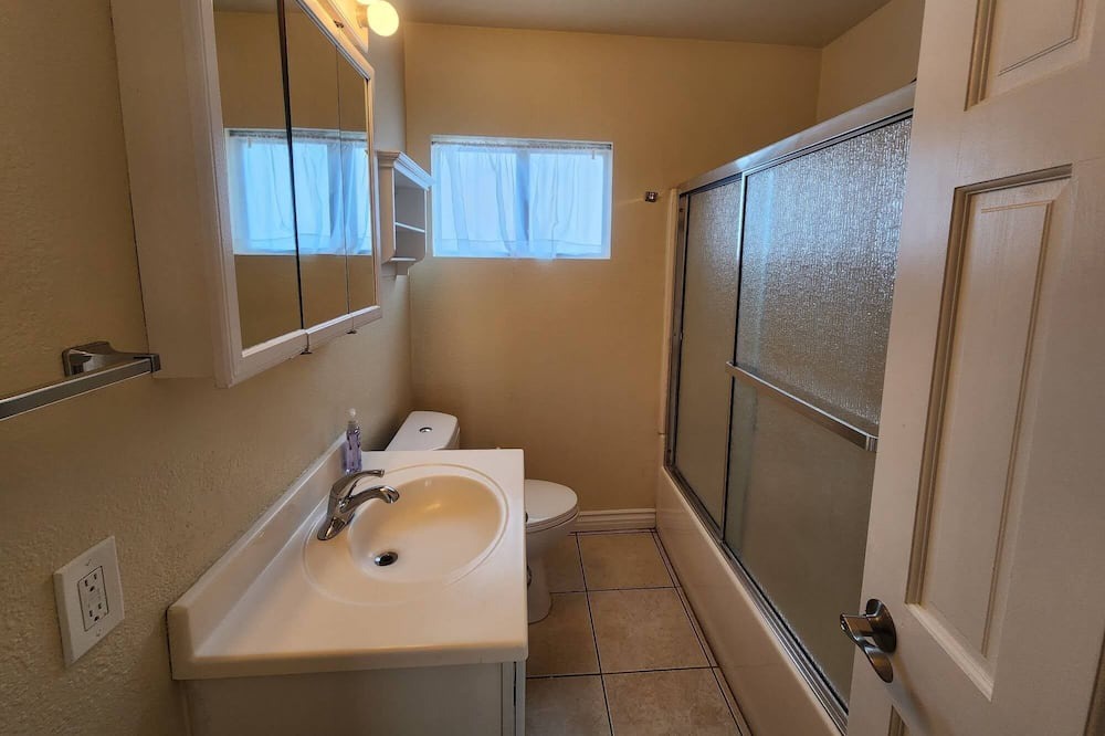 Photo of Bathroom in Montebello