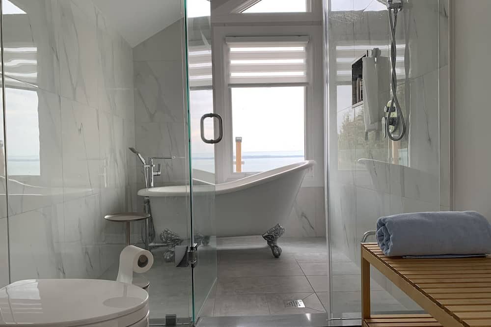 Photo of Bathroom in Innisfil