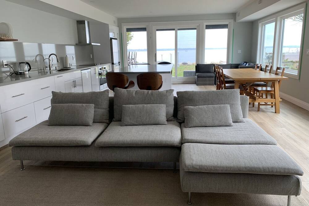 Photo of Livingroom in Innisfil