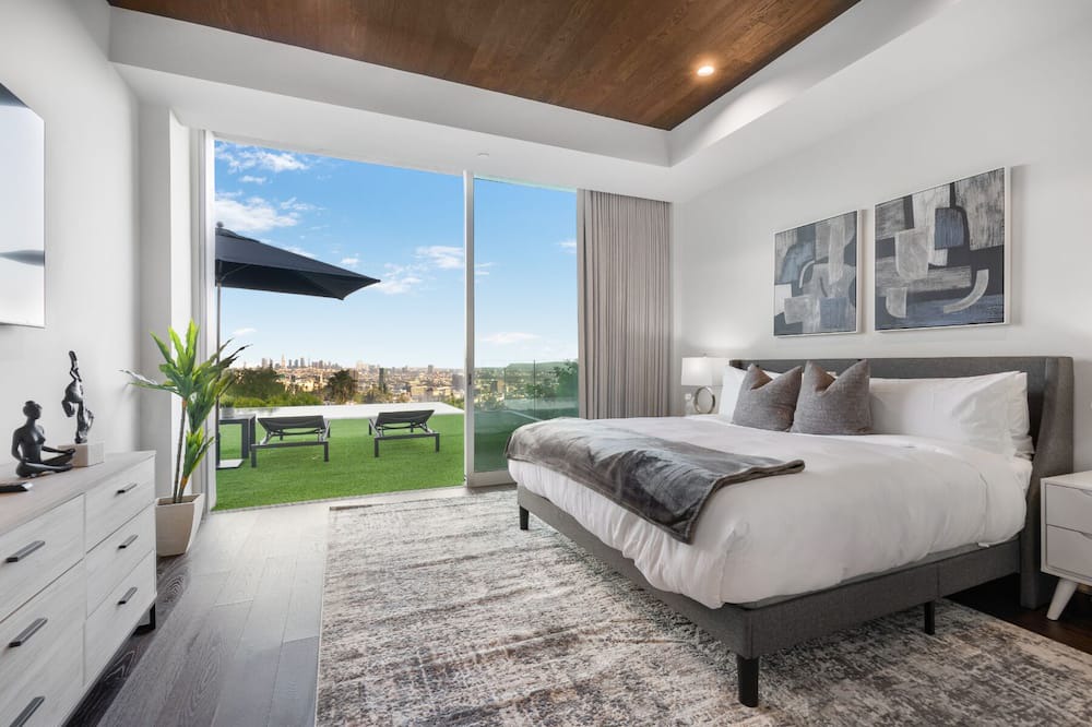 Photo of Bedroom in Hollywood Heights