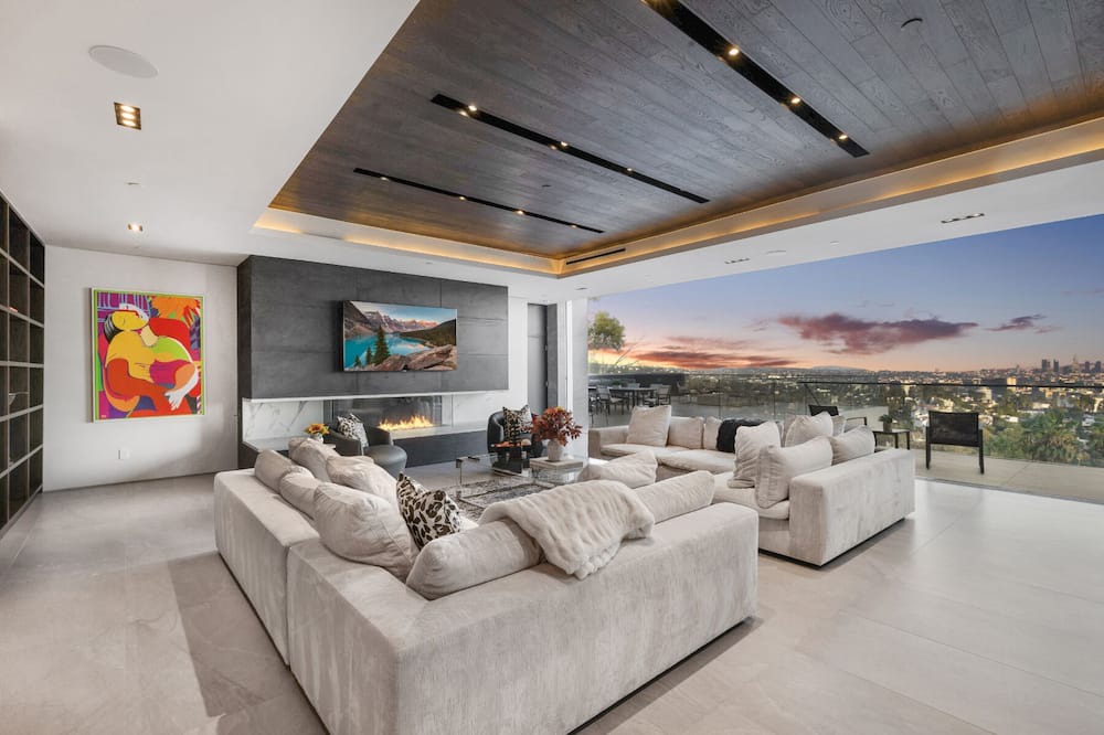 Photo of Livingroom in Hollywood Heights
