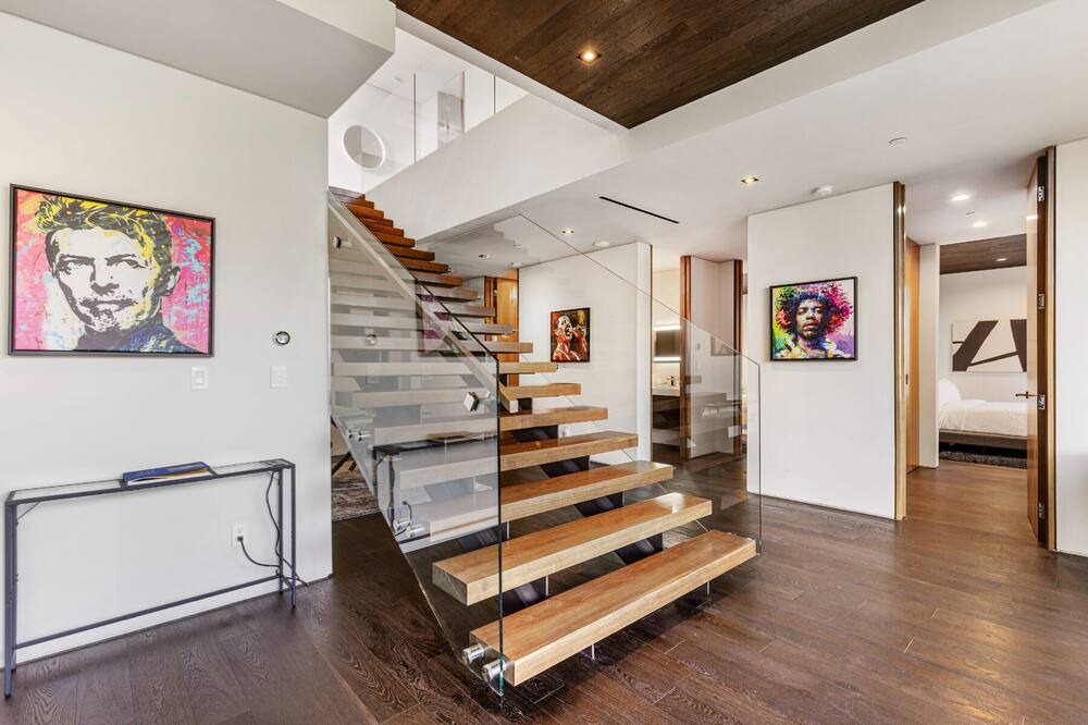 Photo of Outdoor in Hollywood Heights
