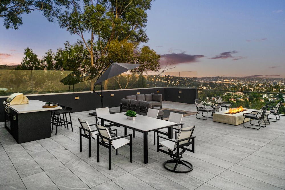 Photo of Outdoor in Hollywood Heights