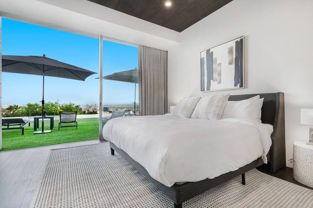 Photo of Bedroom in Hollywood Heights