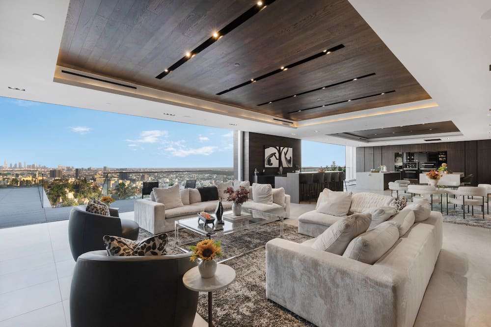Photo of Outdoor in Hollywood Heights