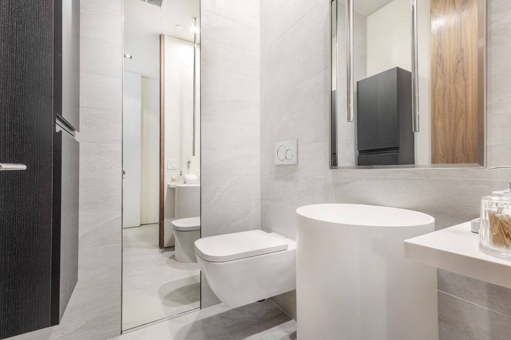 Photo of Bathroom in Hollywood Heights