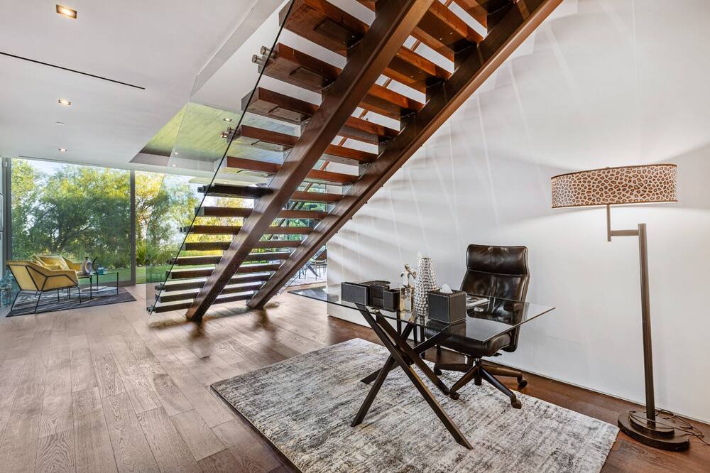 Photo of Outdoor in Hollywood Heights