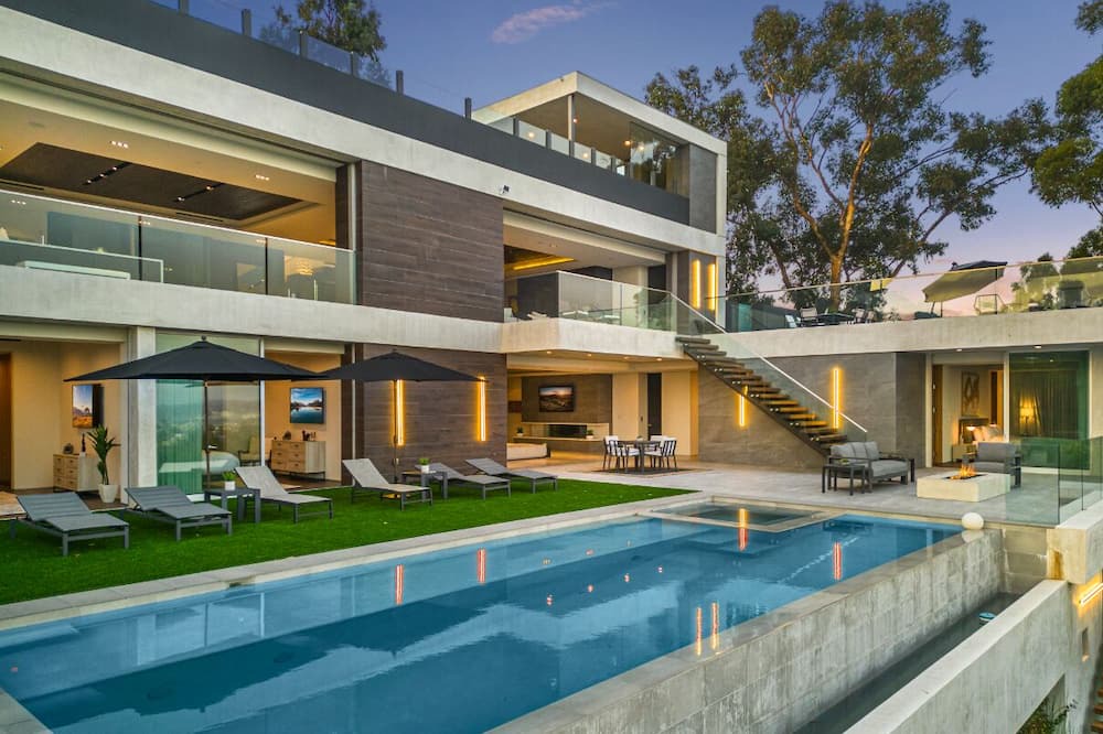 Photo of Outdoor in Hollywood Heights