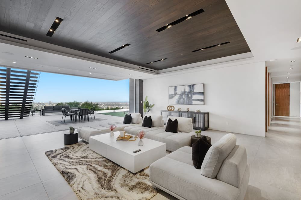 Photo of Livingroom in Hollywood Heights