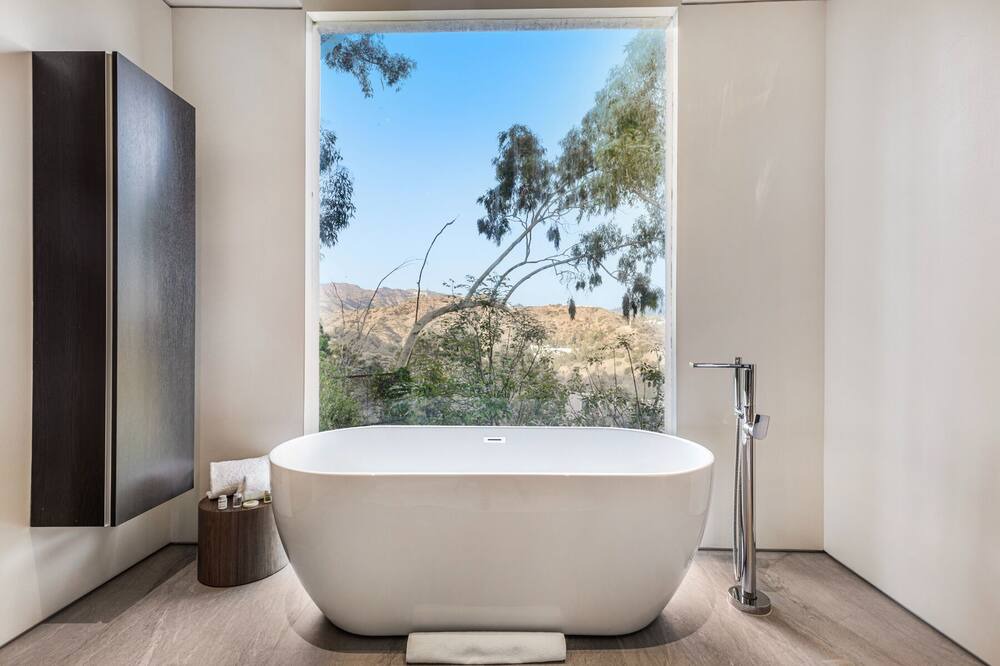 Photo of Bathroom in Hollywood Heights