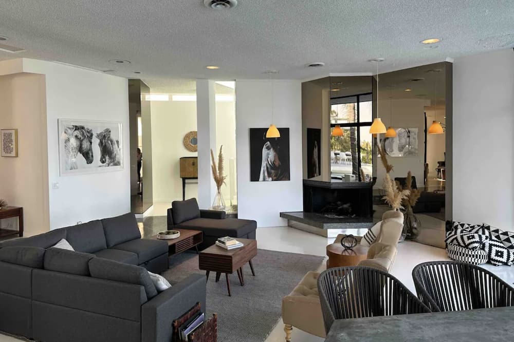 Photo of Livingroom in Bel Air