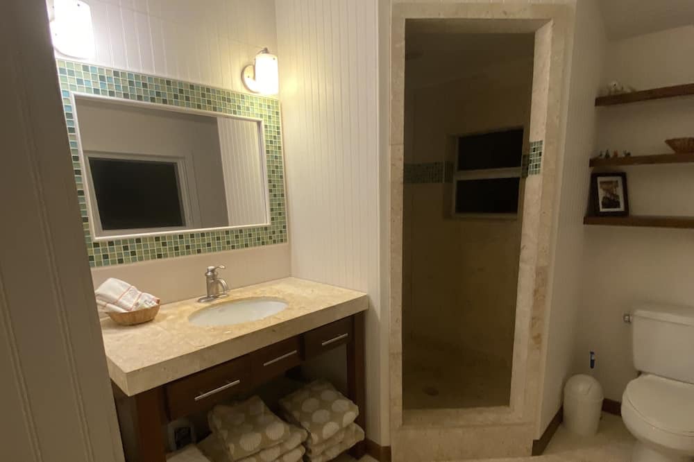 Photo of Bathroom in Green Turtle Cay