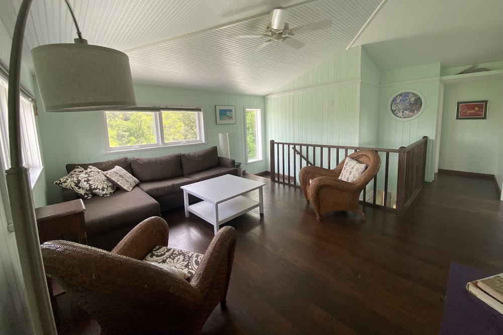 Photo of Livingroom in Green Turtle Cay
