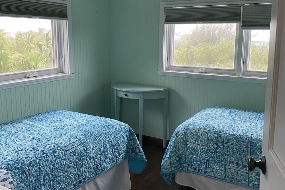 Photo of Bedroom in Green Turtle Cay