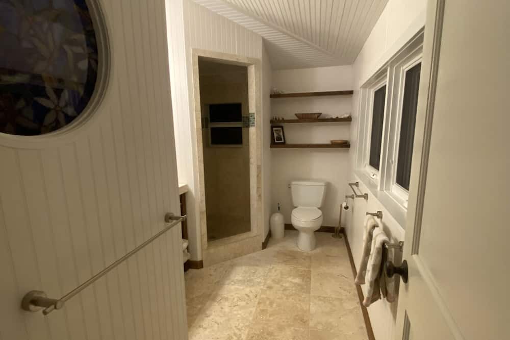 Photo of Bathroom in Green Turtle Cay