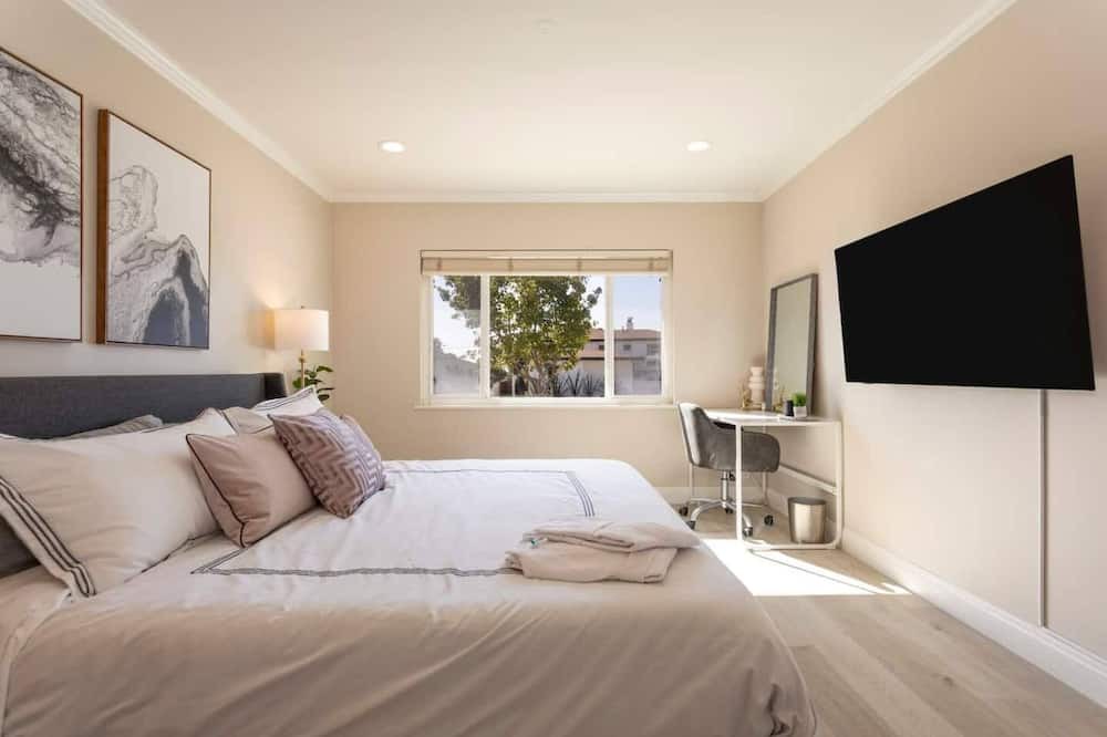 Photo of Bedroom in Ladera Heights