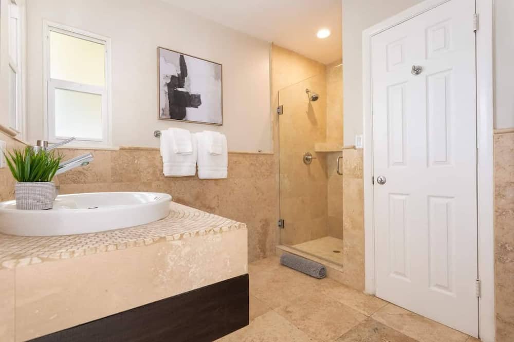 Photo of Bathroom in Ladera Heights