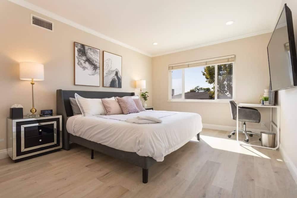 Photo of Bedroom in Ladera Heights