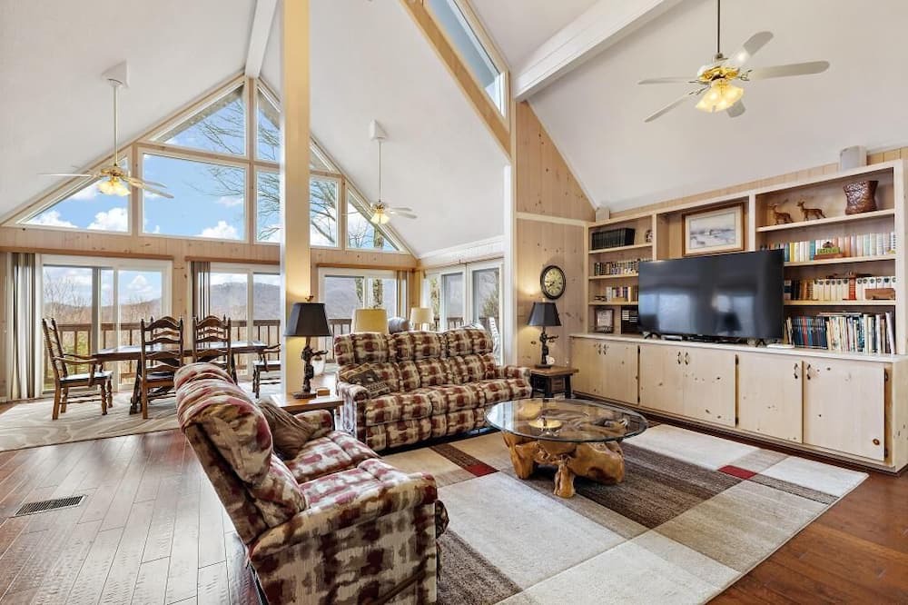 Photo of Livingroom in Seven Devils