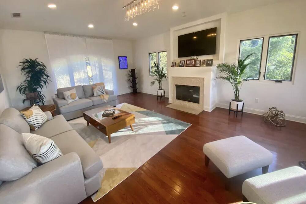 Photo of Livingroom in Hollywoodland