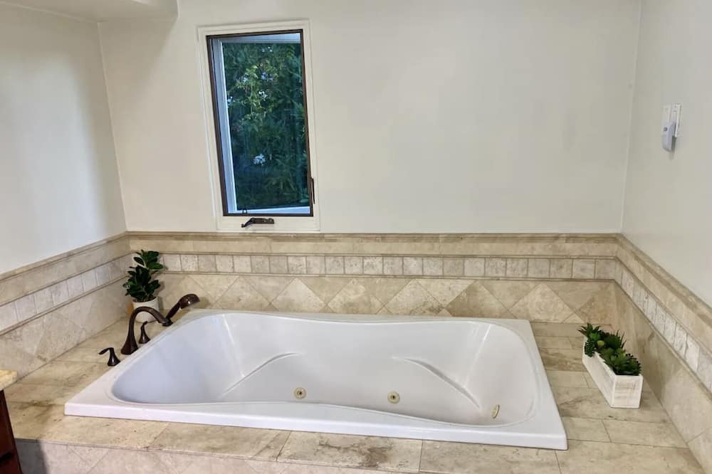 Photo of Bathroom in Hollywoodland