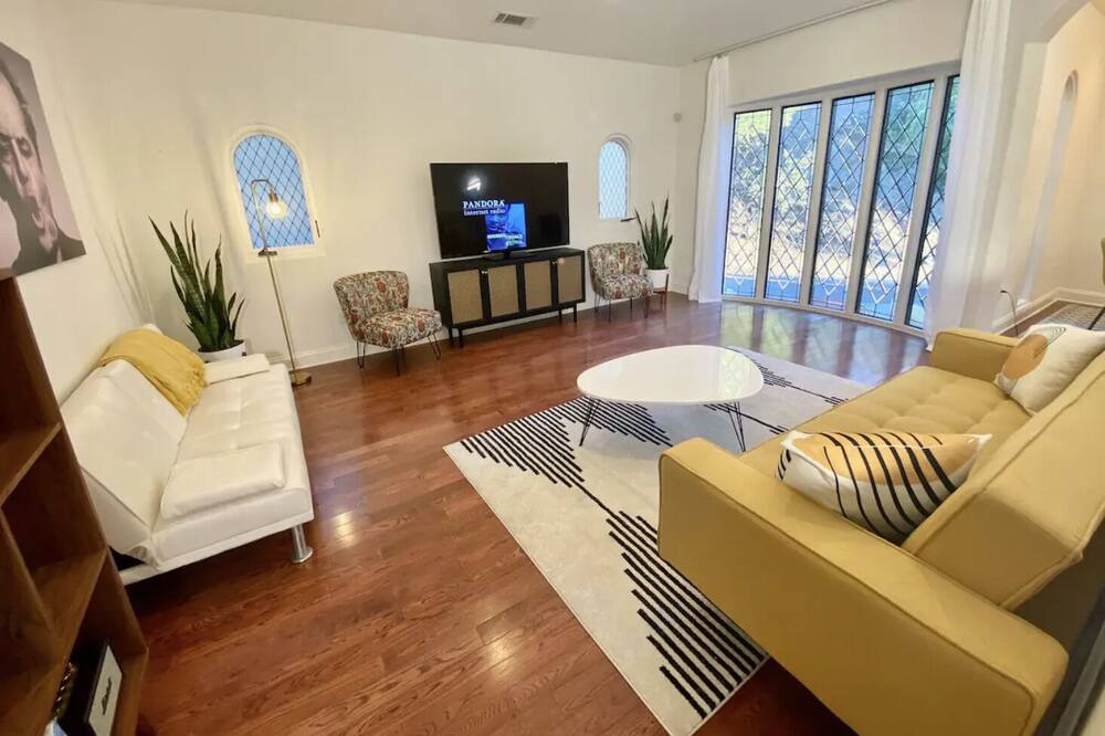 Photo of Livingroom in Hollywoodland