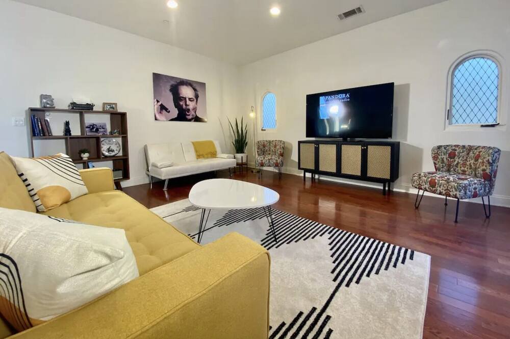 Photo of Livingroom in Hollywoodland