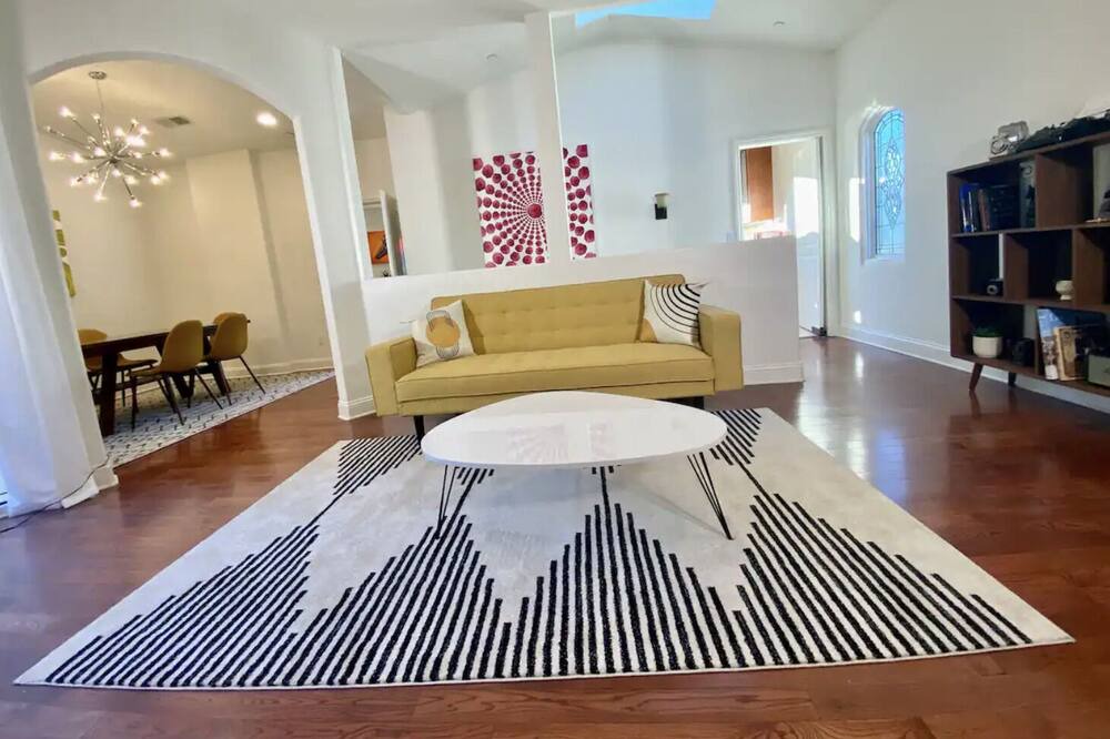 Photo of Livingroom in Hollywoodland