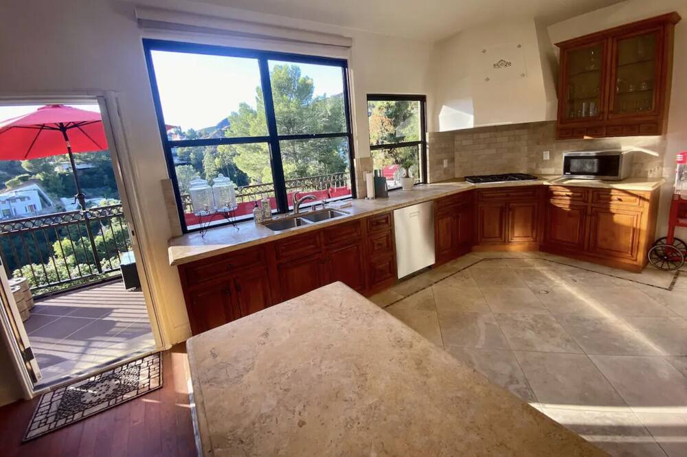Photo of Kitchen in Hollywoodland