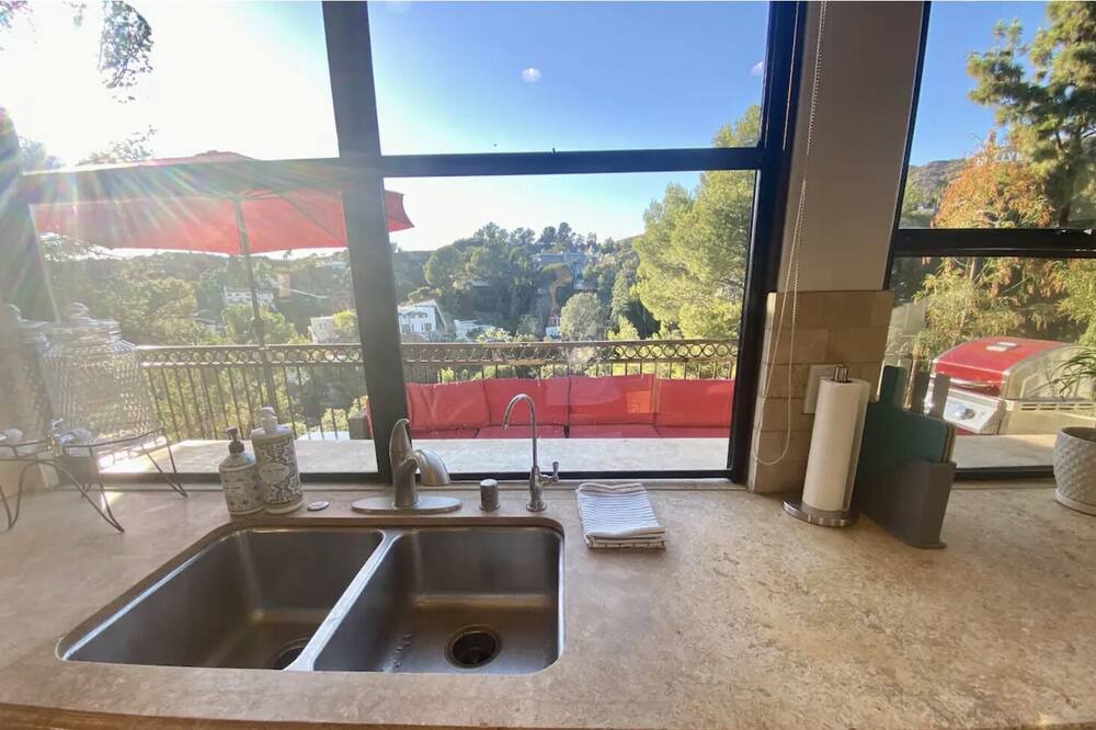 Photo of Kitchen in Hollywoodland